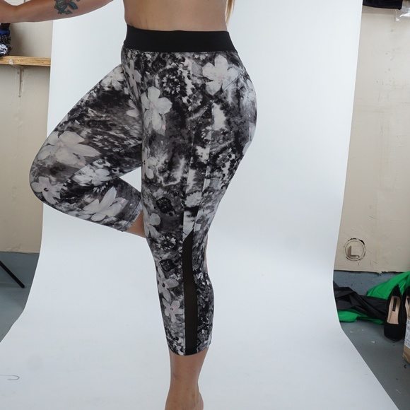 Super soft Leggings with mesh capri - Picture 1 of 3